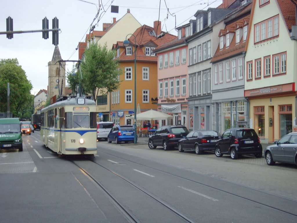 Gelenkzug Tw 178 in der  Andreasstrasse, Erfurt 2010