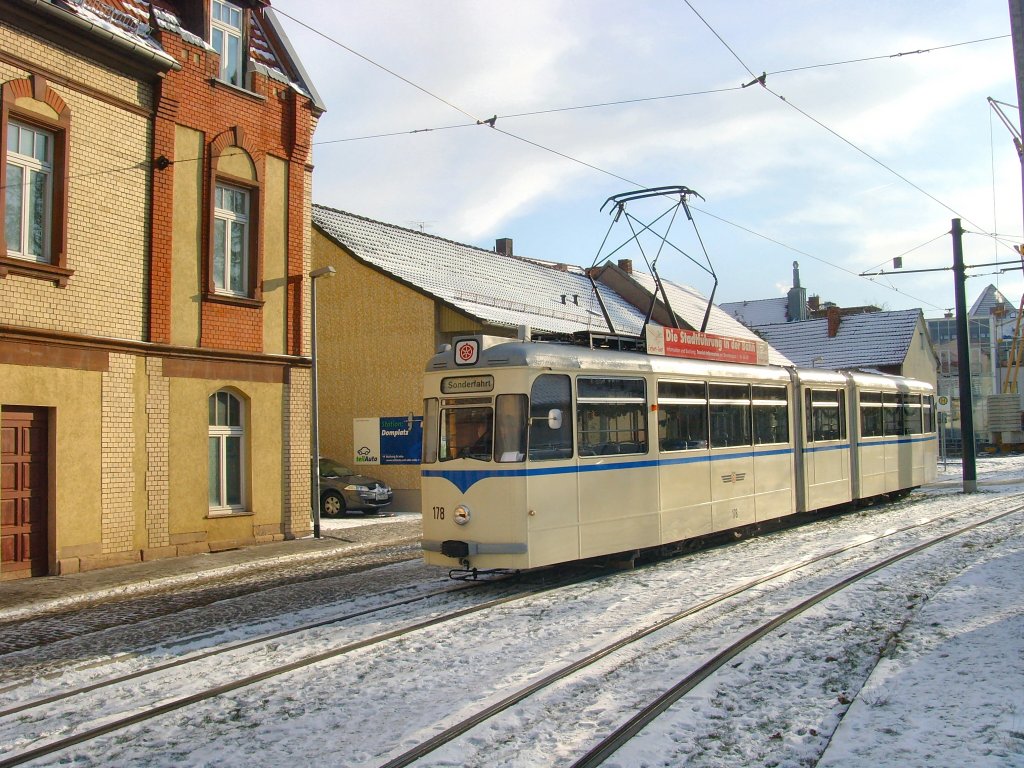 Gelenkzug Typ Gotha, EVAG 178 in der Wendeschleife Domplatz, Erfurt Dezember 2009