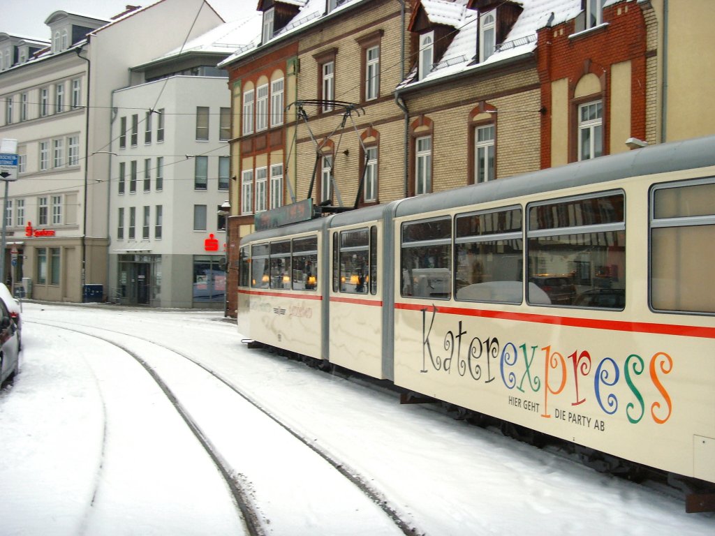 Seitenansicht mit Beschriftung KATEREXPRESS am Gelenktriebwagen 190, Erfurt 1. 1. 2010