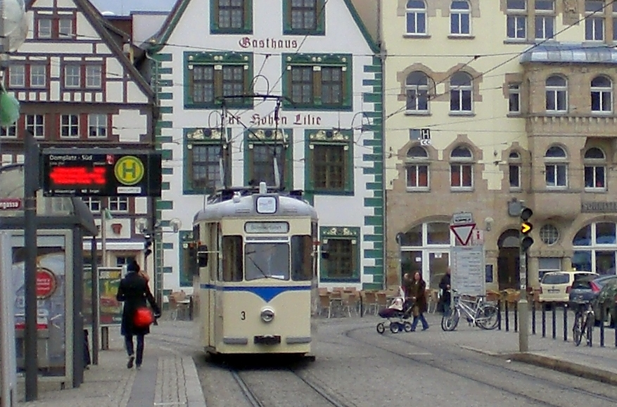 Tw 3 vor der Hohen Lilie, Erfurt Domplatz 3.4.2010