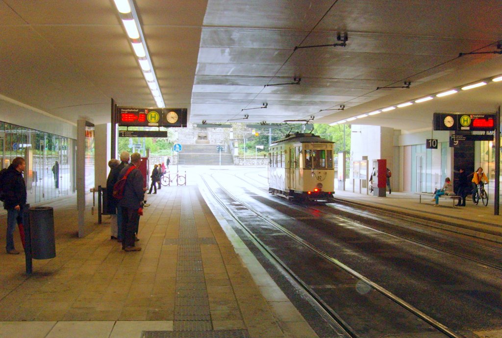Tw 92 im Bahnhofstunnel, Erfurt 2010