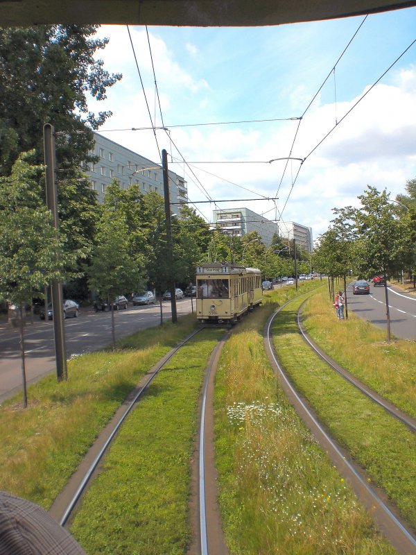 Blick auf den nachfolgenden T24-Zug, Berlin Juli 2009
