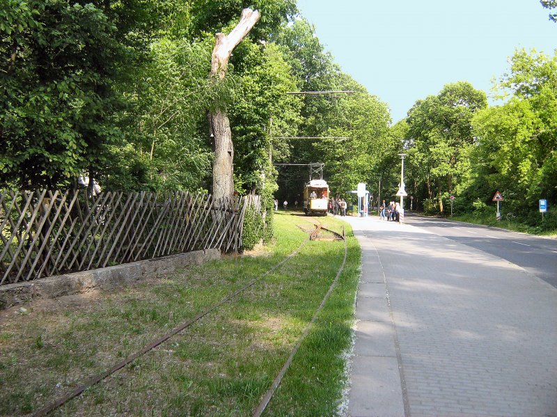 Blick vom Gleisende zum Tw 2990 am S-Bahnhof Rahnsdorf, 23.5.2009