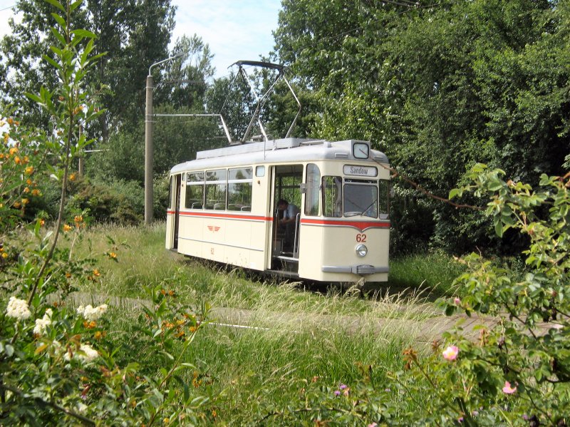 Blick zum Solo-Gotha-Tw der Strassenbahn Cottbus, Schleife Sandow - 6.6.2009