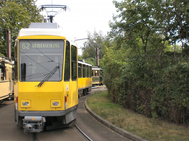 Linien-Tatra KT4D (als Ersatz fr Doppeltraktion T6A) in Mahlsdorf, berlin 9. August 2009