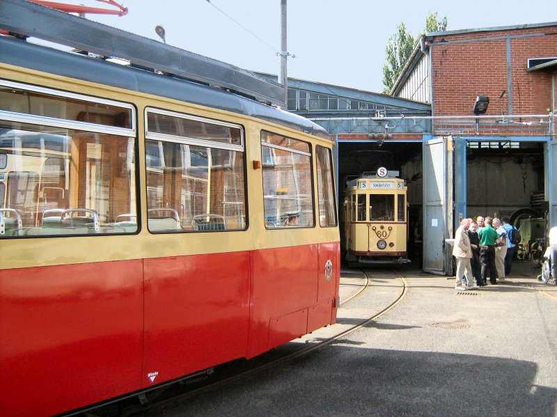 LOWA-Tw und Tw 60 im alten Depot Bachgasse (Museumswerkstatt) am 9. 5. 2009