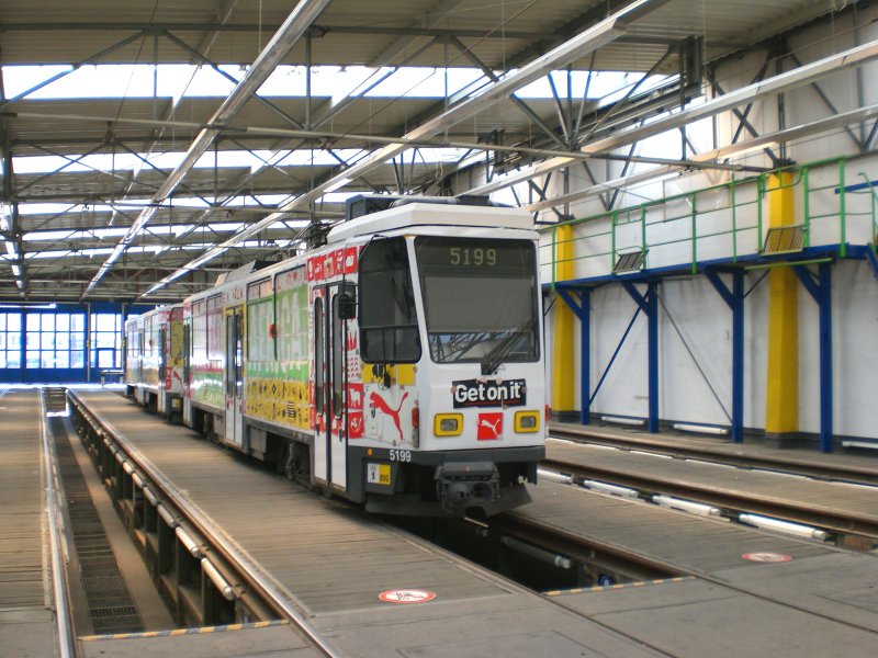 T6A mit Beiwagen im Depot Weissensee, Besichtigung whrend einer Themenfahrt 2007