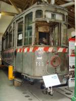 Hist. noch nicht aufgearbeiteter Triebwagen im Museumsdeopot Halle im September 2009