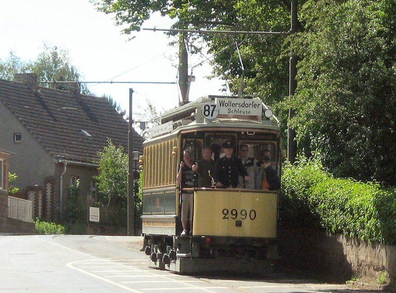 Tw 2990 in Fahrt Richtung Schleuse . 23.5.2009