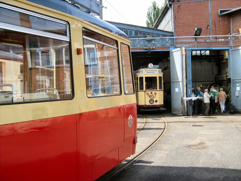 Tw 38 (LOWA) und Tw 60 im alten Depot Bachstrasse, 9.5.2009