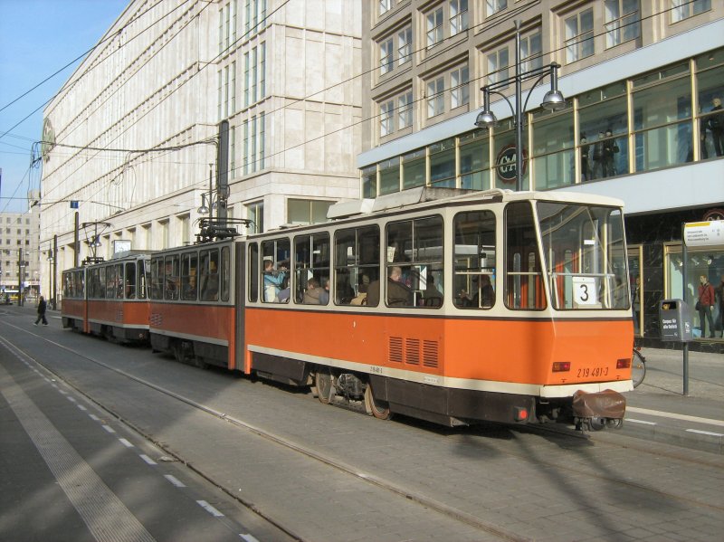 Tw 481 (hinter Tw 482) am 9.11.2008 am Alexanderplatz