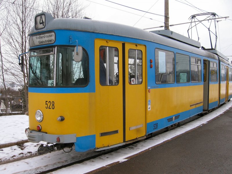 Tw 528 in der Hst. Gleisdreieck, Winter 2006