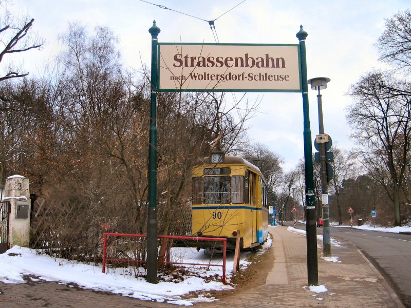 Woltersdorfer Strassenbahn, Hst. S-Bahnhof Rahsdorf. Blick zum Beiwagen 90