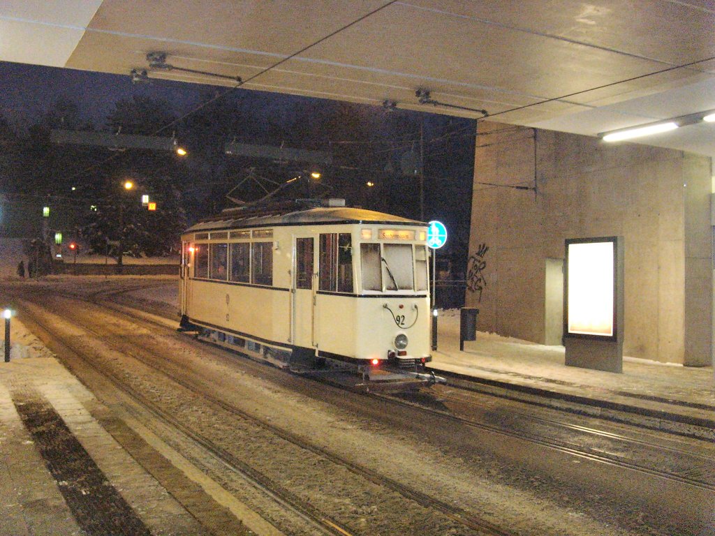 Hist. Tw 92 in der Bahnhofsunterfhrung auf der Rckfahrt zum Bh Urbicher Kreuz, Erfurt 10.1.2010