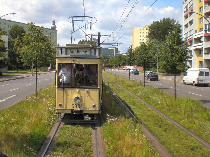 Blick auf den T24-Zug in Berlin-Mitte, Juli 2009