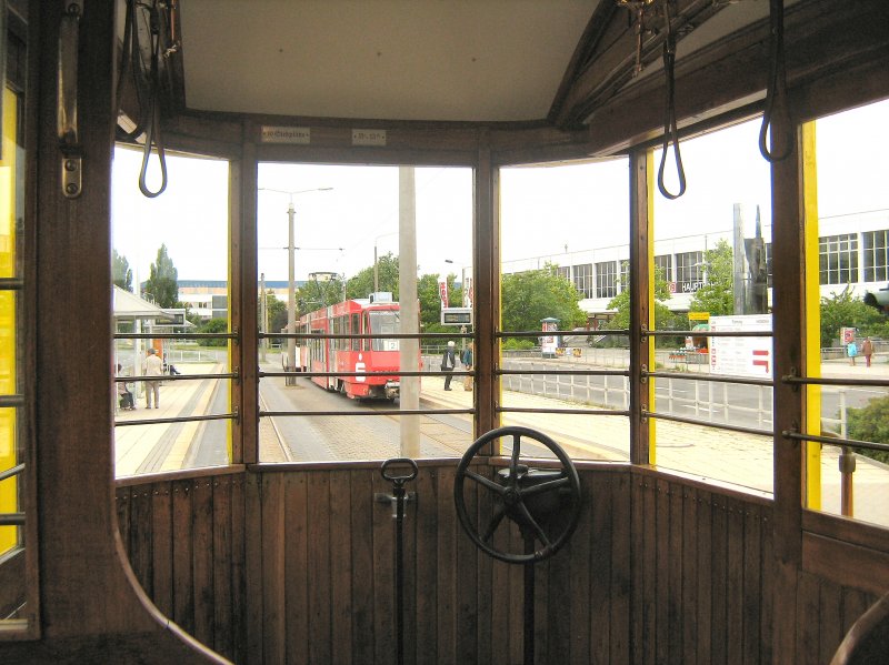 Blick aus dem Beiwagen 13 auf den Hauptbahnhof Cottbus, 6.6.2009