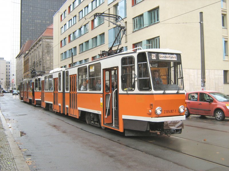 Doppeltraktion TATRA Tw 422 (vorn), Am Kupfergraben Berlin-Mitte November 2007