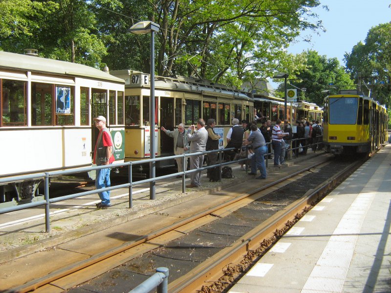 Hist. Fahrzeuge in der Endstelle Altes Wasserwerk Friedrichshagen am 17.5.2009