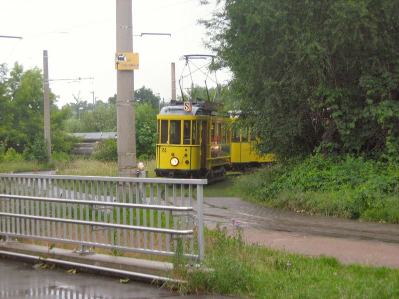 Hist. Strassenbahnzug im starken Dauerregn in Sudow, Cottbus 6.6.2009