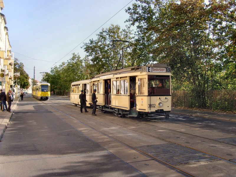 Hist. Zug mit Tw 3802 und Beiwagen vor Linienzug 2*KT4D, Berlin 26.9.2009